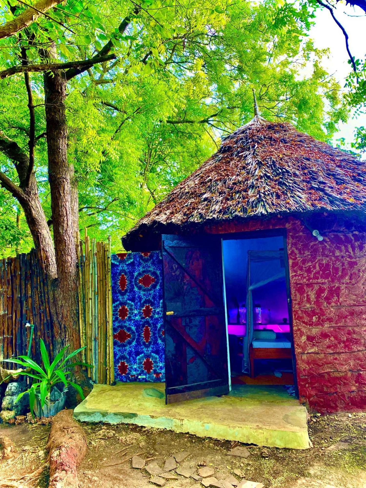 African Hut Tiny Cottage Diani Beach Exteriér fotografie